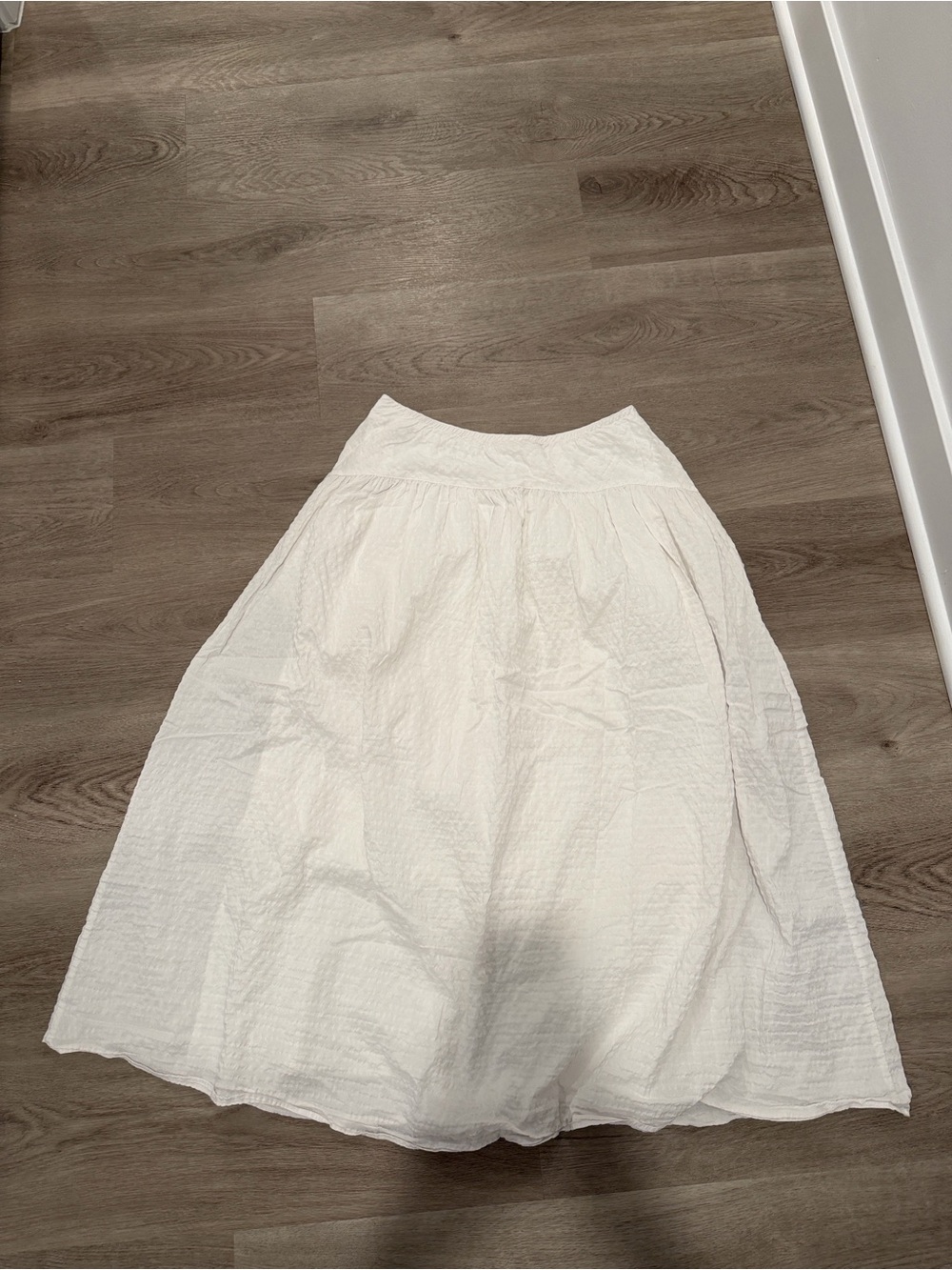 Uniqlo White Women's A-Line Midi Skirt
